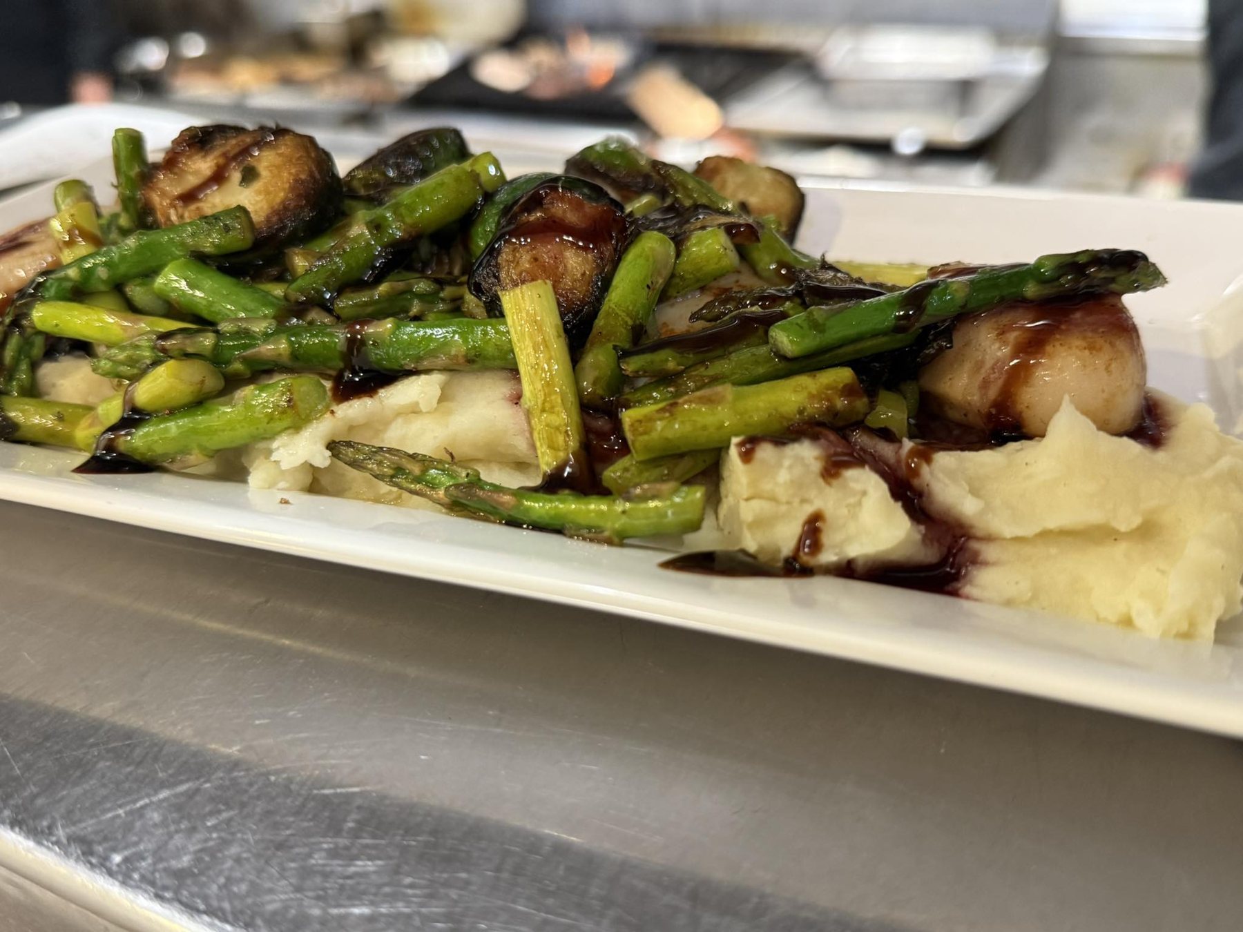 Pan seared scallops with asparagus